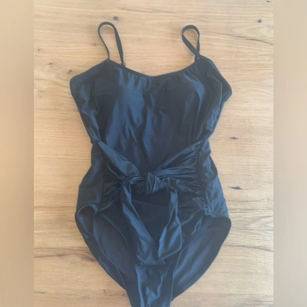 Carole Hochman Flattering Sash One‎ Piece Black Swimsuit Women’s XL Preloved